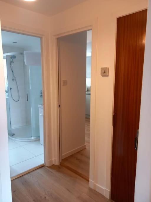 Апартаменты Lovely 2 Bed Flat-Great Location Данди Экстерьер фото