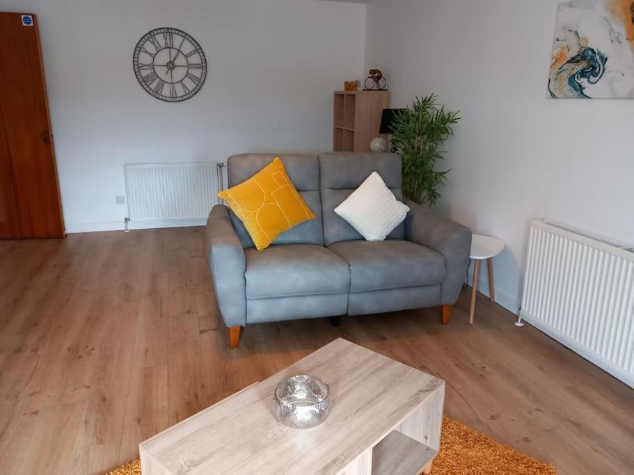 Апартаменты Lovely 2 Bed Flat-Great Location Данди Экстерьер фото