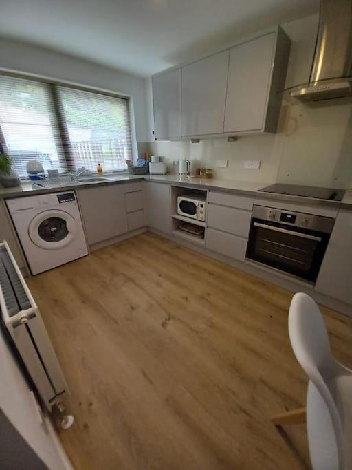 Апартаменты Lovely 2 Bed Flat-Great Location Данди Экстерьер фото